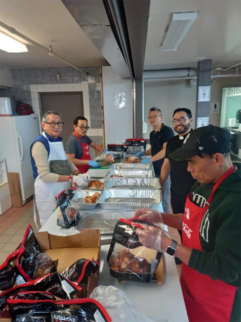 Brother Knights prepping the food for the guests. Bros. Ted, Ed, Philip, Long with Fr. Mauricio.