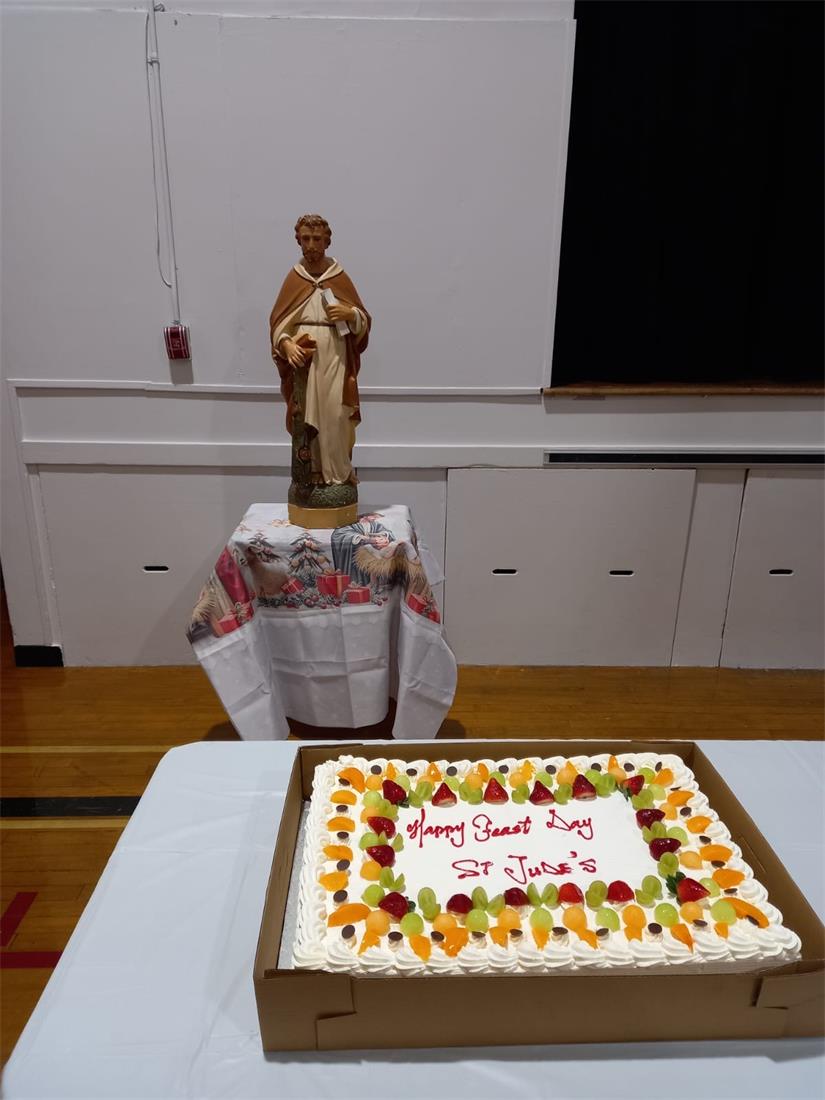 Brother Knights prepping the food for the guests. Bros. Ted, Ed, Philip, Long with Fr. Mauricio.
